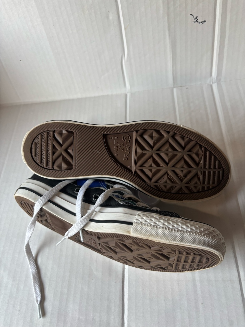 Converse The Hobbit shoes Men’s 5 Women’s 7 - Picture 6 of 7